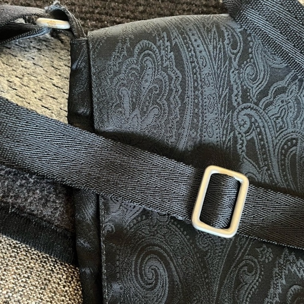 ETRO Rare Vintage Black Paisley Nylon Crossbody With Silver Emblem Bag - Picture 7 of 7
